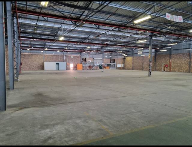3,492M² WAREHOUSE TO LET IN ROCKY DRIFT